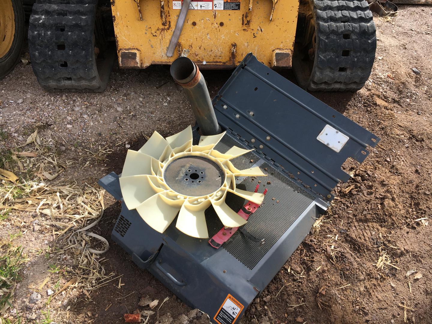 ./imagenes/INVOICE/2019/14662/MINICARGADOR JOHN DEERE 323E (9).JPG